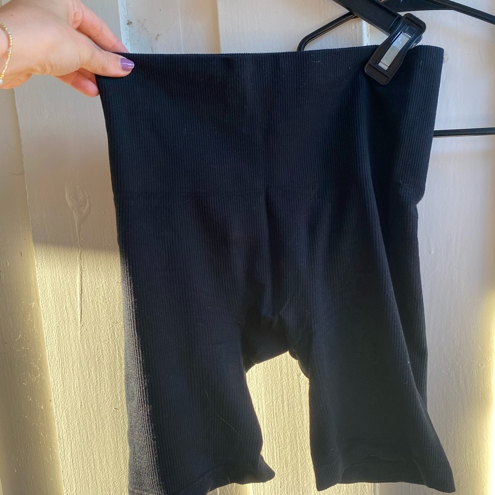 Hatch Black Ribbed Athletic Bike Shorts